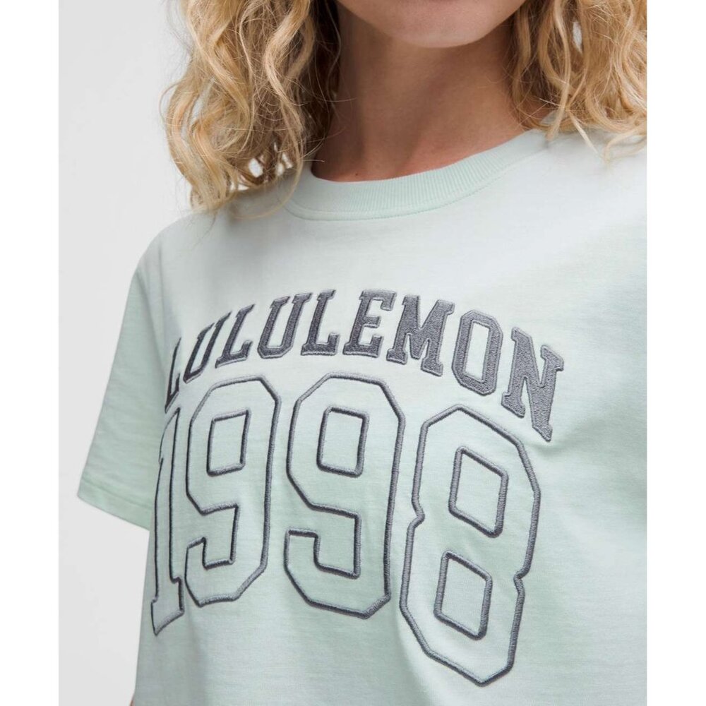 Lululemon NWT Relaxed Fit Cotton Jersey Tee GRAPHIC- Size 2 Mint Breeze - Picture 4 of 4